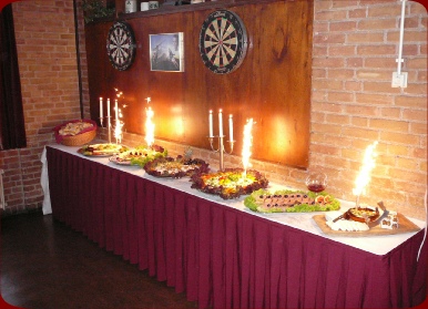 Een heerlijk koud buffet in de boven zaal